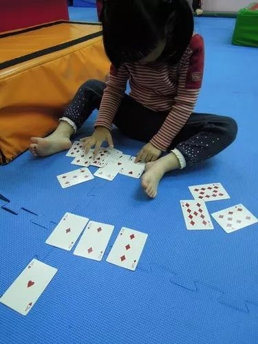 纸牌玩游戏喝酒_24点纸牌游戏怎么玩_玩纸牌的游戏