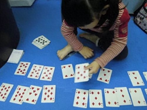 24点纸牌游戏怎么玩_玩纸牌的游戏_纸牌玩游戏喝酒